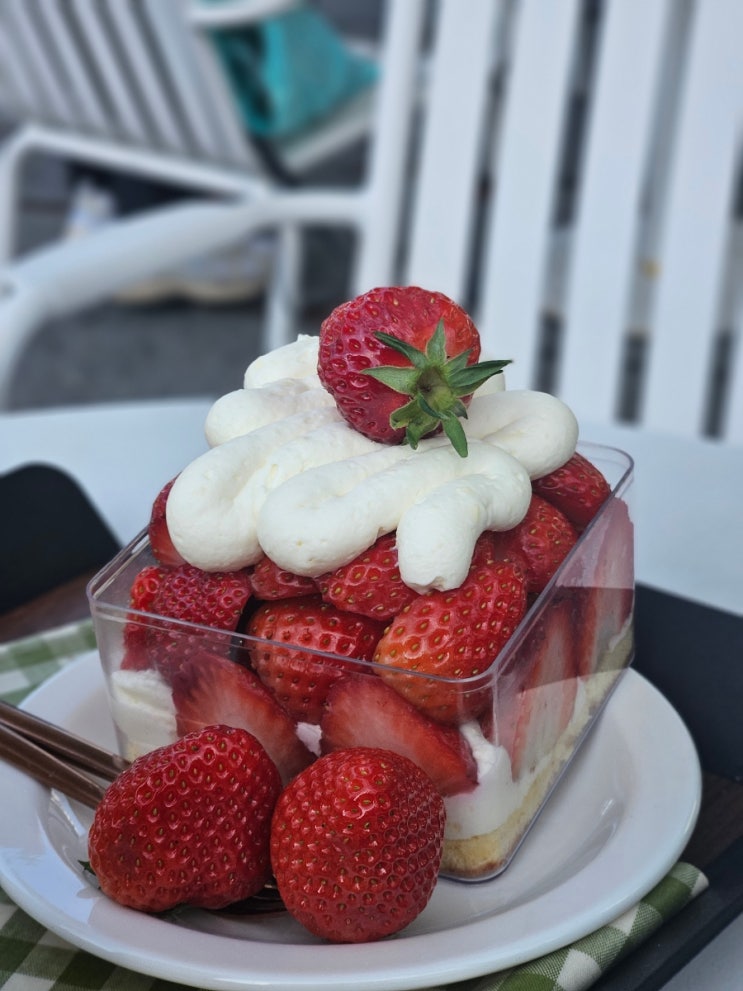 경산 하양 카페 딸기케이크 맛집 베이커리 빙수 맛집 우주주택 경산 하양 카페 딸기케이크 맛집 베이커리 빙수 맛집 우주주택
