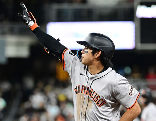 MLB 데뷔 3일째 홈런 날린 <b>이정후</b>...<b>타율</b>은 <b>3할</b>6푼4리 유지