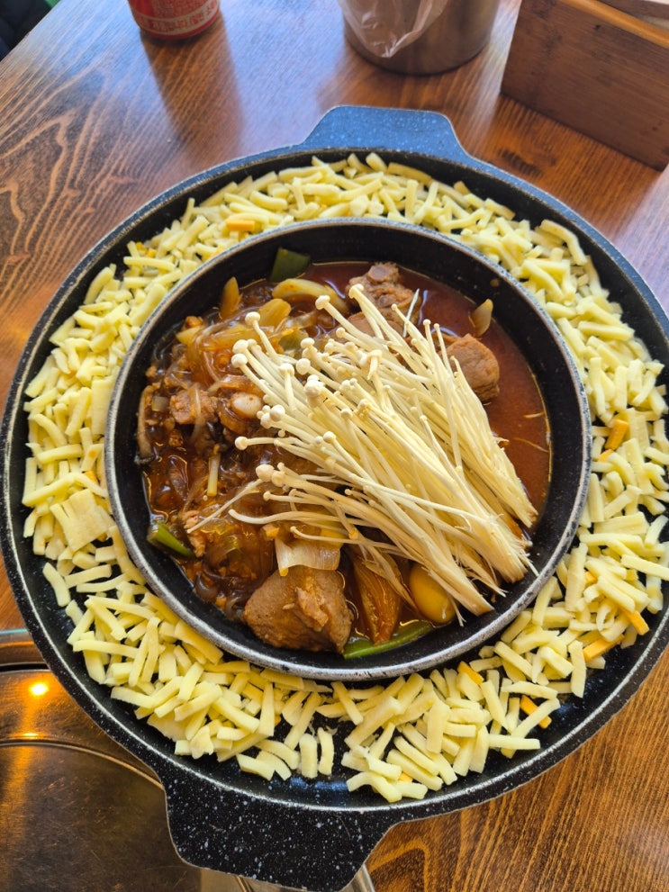  김포 사우동 맛집 등짝등갈비(feat.우주선치즈갈비찜과 고르곤졸라 피자)