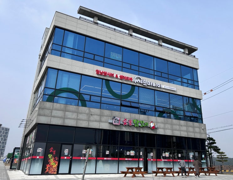  하리마우 숯불닭갈비 - 지역사회를 위해 환원하고 모범적인 삶을 살아가는 이들의 당진 최고 닭갈비집
