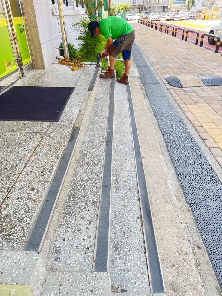  금산 계단 미끄럼 방지 설치방법