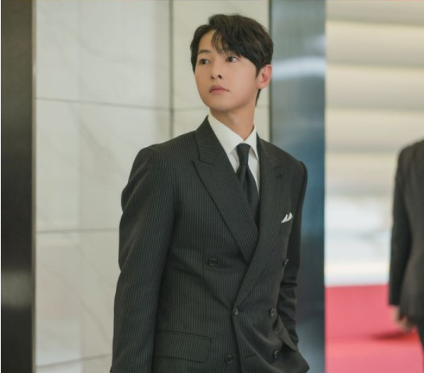 <b>송중기</b> '태양의 후예' 인연 김지원 지원사격 '<b>눈물의</b> 여왕' 깜짝... 