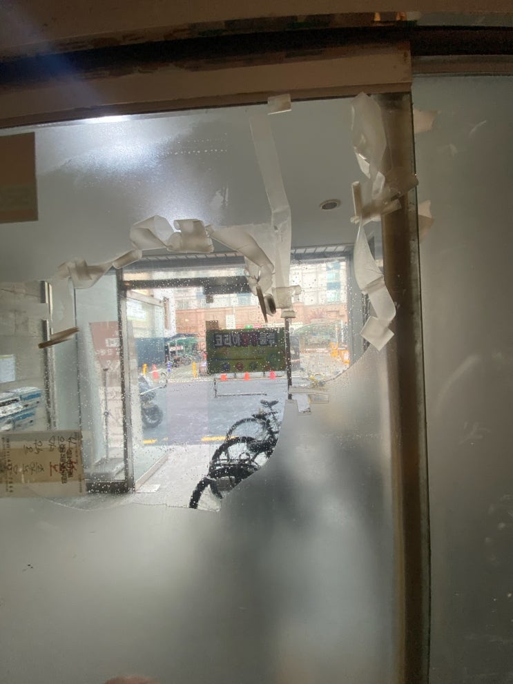  김포 구래동 일산 파주 고양 시트지제거 유리창청소로 맞이하는 4월