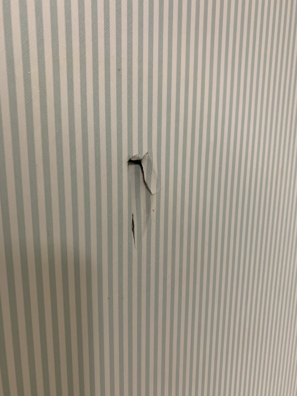 구멍난 벽 복원 전문업체
