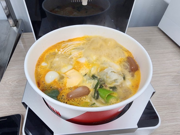  24시 무인라면점 라면밸리 토핑이 무료라 좋아요
