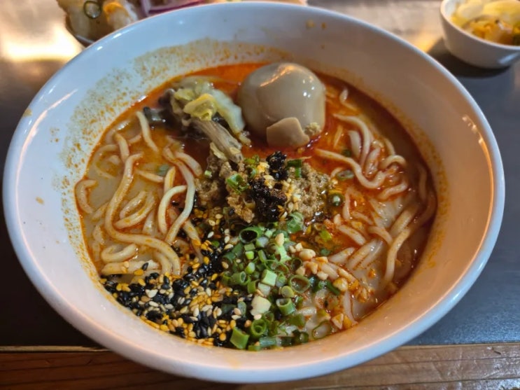 신촌 미슐랭 빕구르망 탄탄면 맛집 정육면체情肉麵體 홍탄면, 유린기 후기