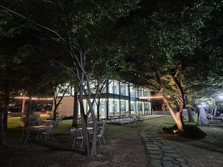  [부산/강서구] 카페 흐른, 봄/가을 야외 감성 추천