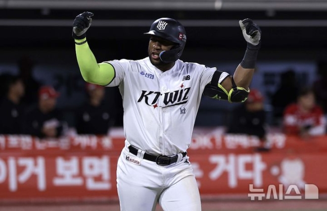 위즈 <b>로하스</b>의 2홈런 4타점... 거두면서 5년 연속 <b>가을야구</b> 진출