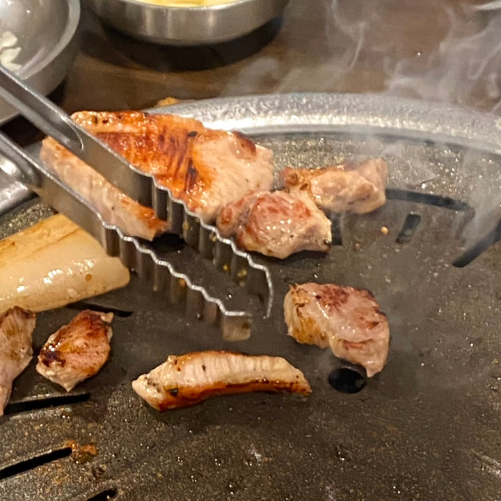  연희동 참숯으로 구워먹는 삼겹살 항정살 맛집, 장대포주먹고기