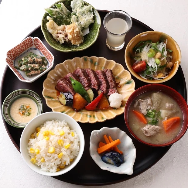  도쿄에서 만나는 정갈한 일본 가정식: 오오카마도메시 토라후쿠(大かまど飯 寅福)