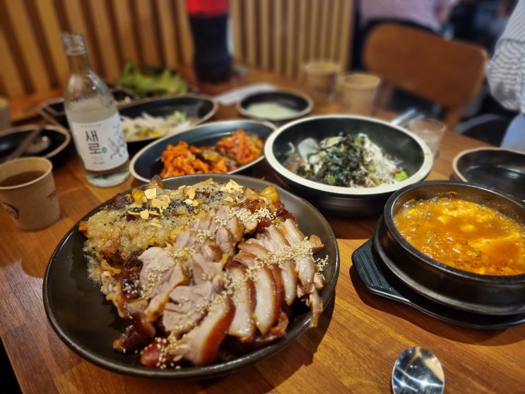  [대학동맛집] 가성비 좋은 맛있는 족발과 푸짐한 서비스가 인상적인 더맛있는족발신림녹두점 반반 족발 후기.