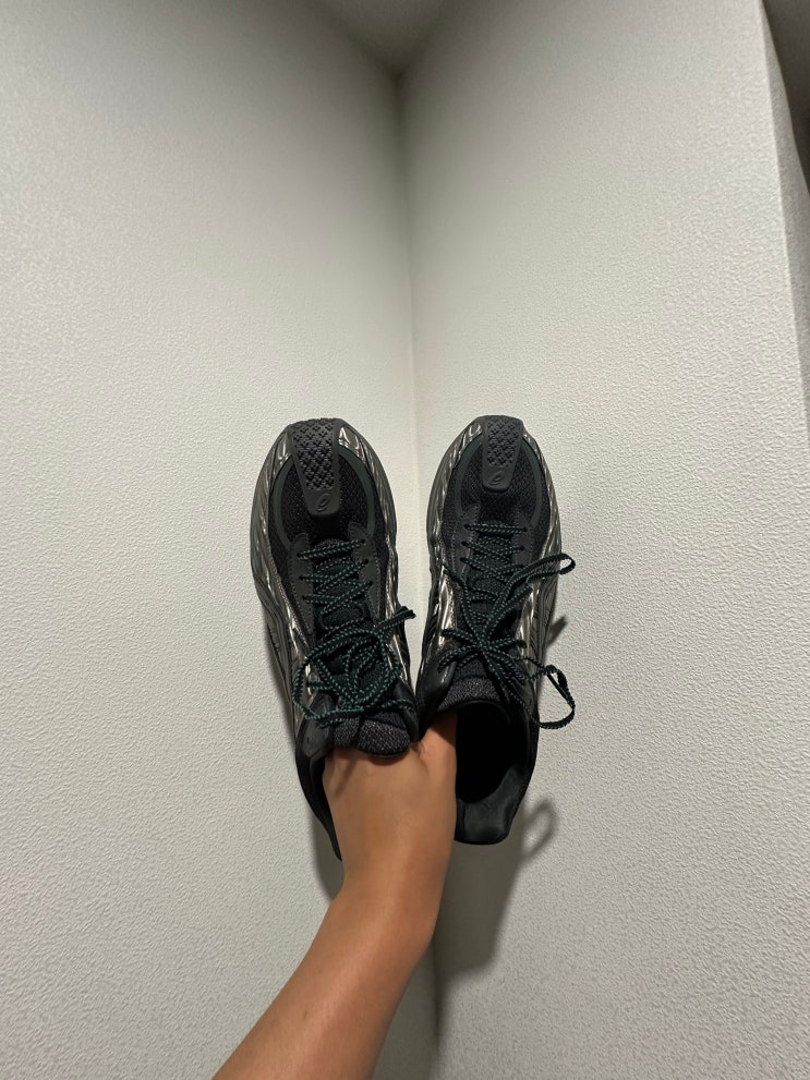 아식스 x 키코 코스타디노브 젤 플라메 그레이 블랙 착용 리뷰
