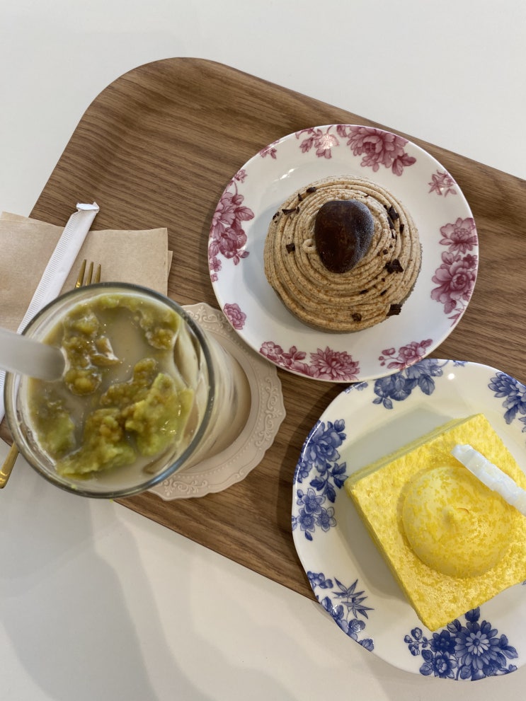  광주 아트카페 고유 포셀린 페인팅 클래스 진행하는 광주 첨단 카페 디저트 맛난 수완지구 신상카페