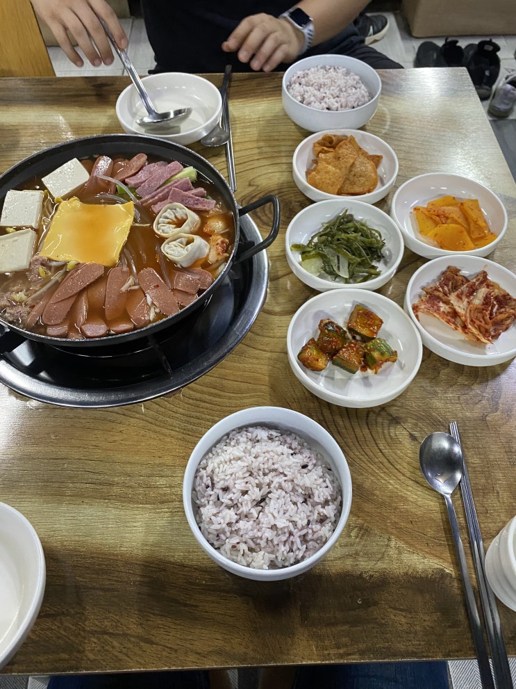  군산 일월부대찌개 수송동저녁추천 군산근교카페 군산정원카페 모예의정원 늦게까지하는 수송동탐앤탐스