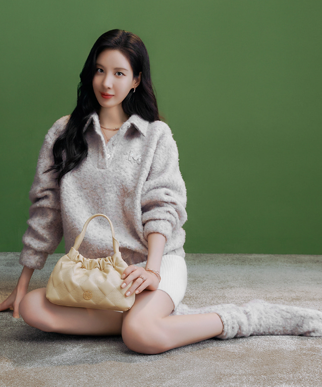  30대 센스 있는 여성들의 데일리백으로 볼륨감이 살아 있는 백화점 명품 브랜드 메르토시티 신상 여자 가방 추천 w. 서현