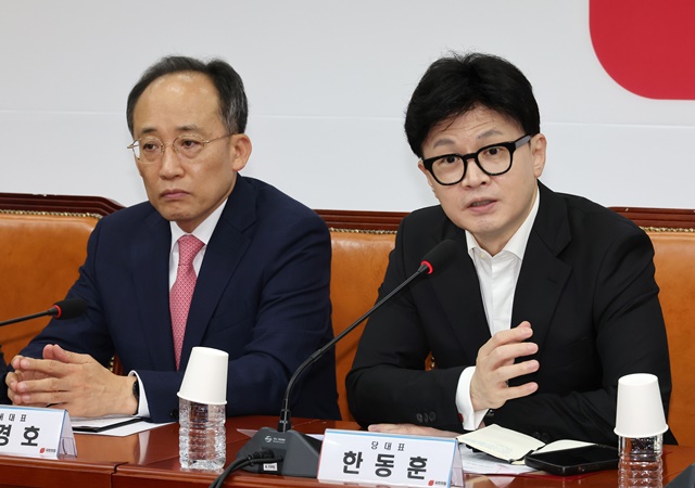 한동훈 패싱 파문, <b>정치</b>권 갑론을박 일파만파