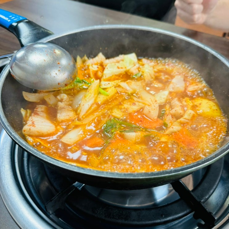  서울 금호동 맛집 최자로드 장미식당 노포 고기집 삼겹살 제육 닭볶음탕