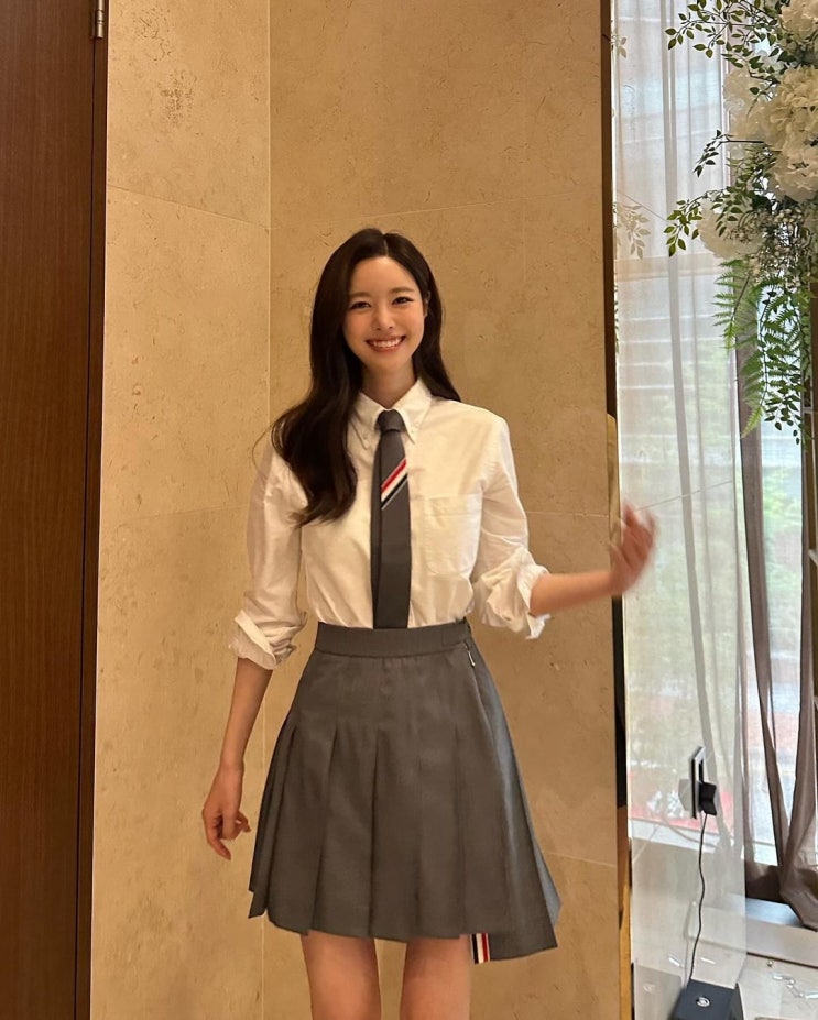  미국을 대표하는 디자이너 명품 브랜드 톰브라운으로 완성한 여자 가을 OOTD 코디 알아보기 w. 진세연