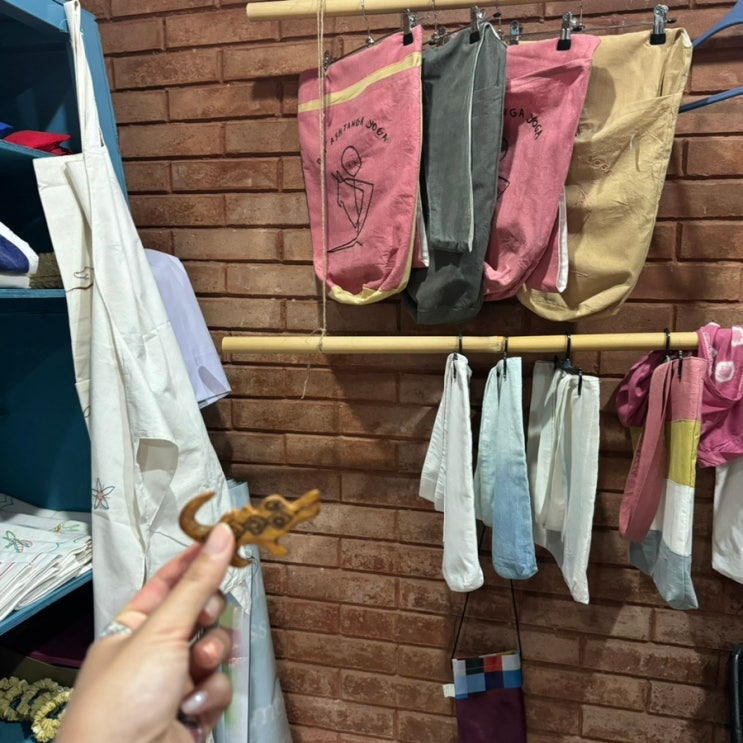  동티모르 기념품 업싸이클링의 진수 컵, 마그넷, 요가가방 있는 레로카 RELOKA