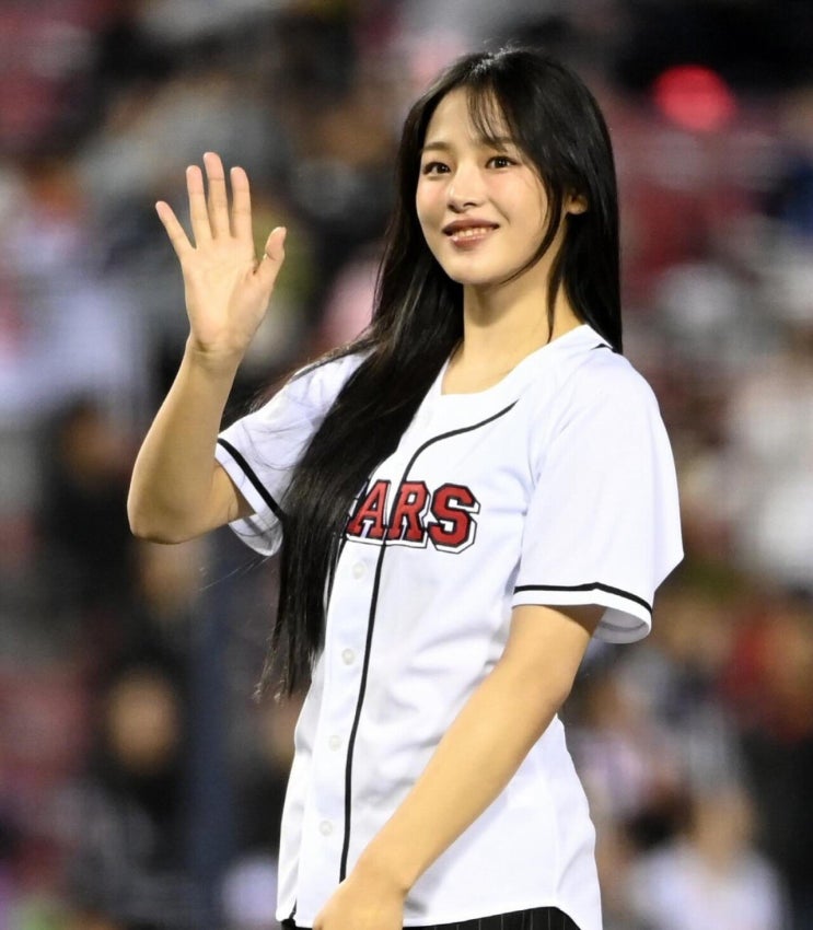  뉴진스 민지 시구 짤 움짤 두산 두린이 와일드카드 대학축제 무대 정보 총정리_영어공부