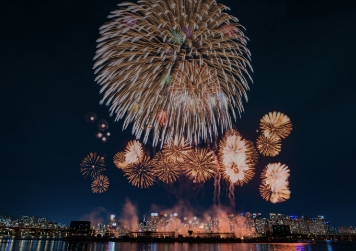 놓치면 후회할 화려한 밤! 2024 여의도 불꽃축제 명당 자리 꿀팁 완벽 정복 가이드