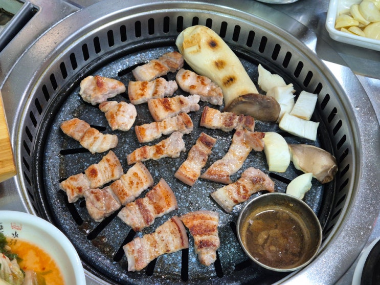  제주 서귀포 흑돼지 맛집 육즙 가득 기운네흑돼지 서귀포올레시장 본점