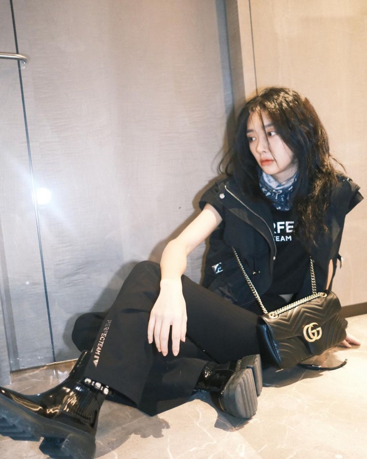  캠퍼스에서 편히 들고 다니기 좋은 20대 여자 대학생 가방! 명품 브랜드 구찌 마몽 여성 크로스백 추천!