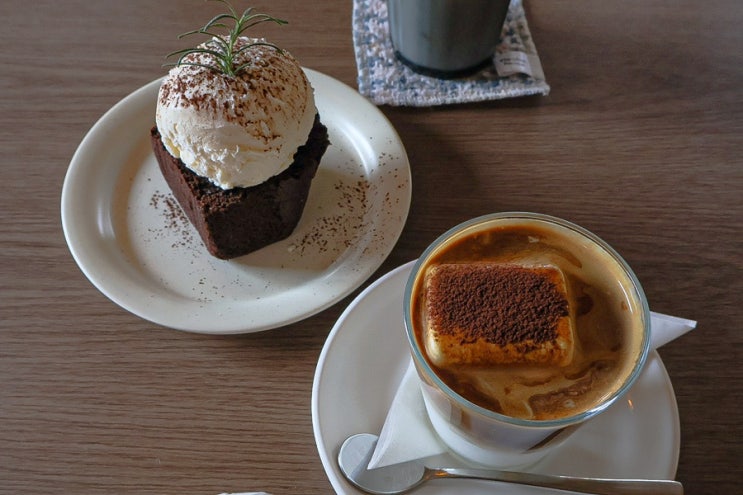  제주 시청근처 카페 코스튼 커피 분위기 맛집