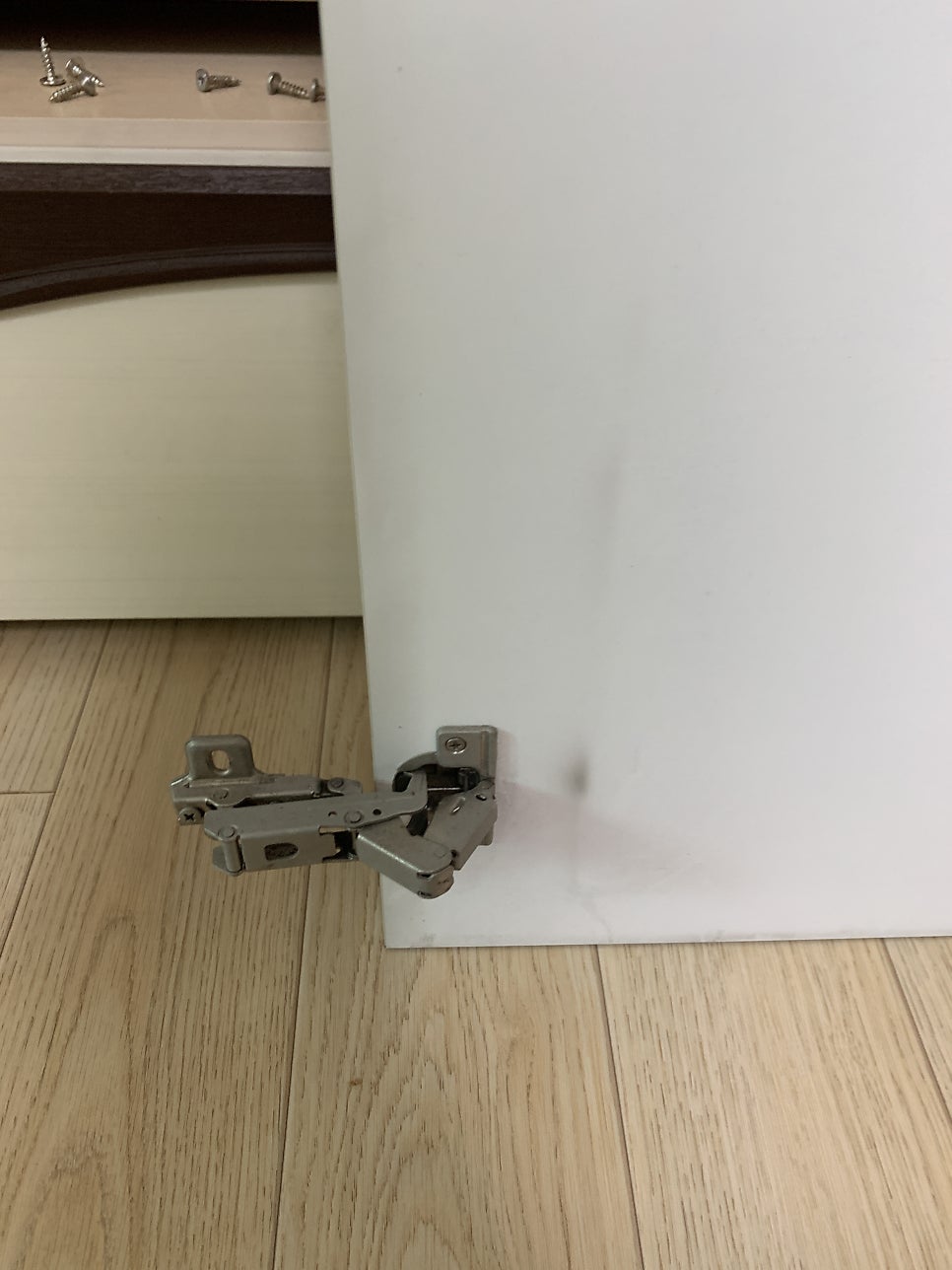 장농가구경첩 교체전문