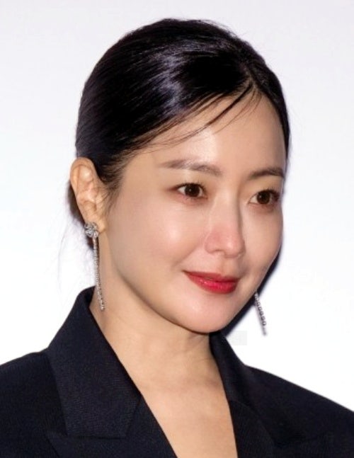 배우 김희선 나이 프로필 데뷔 기념 전시회 개최