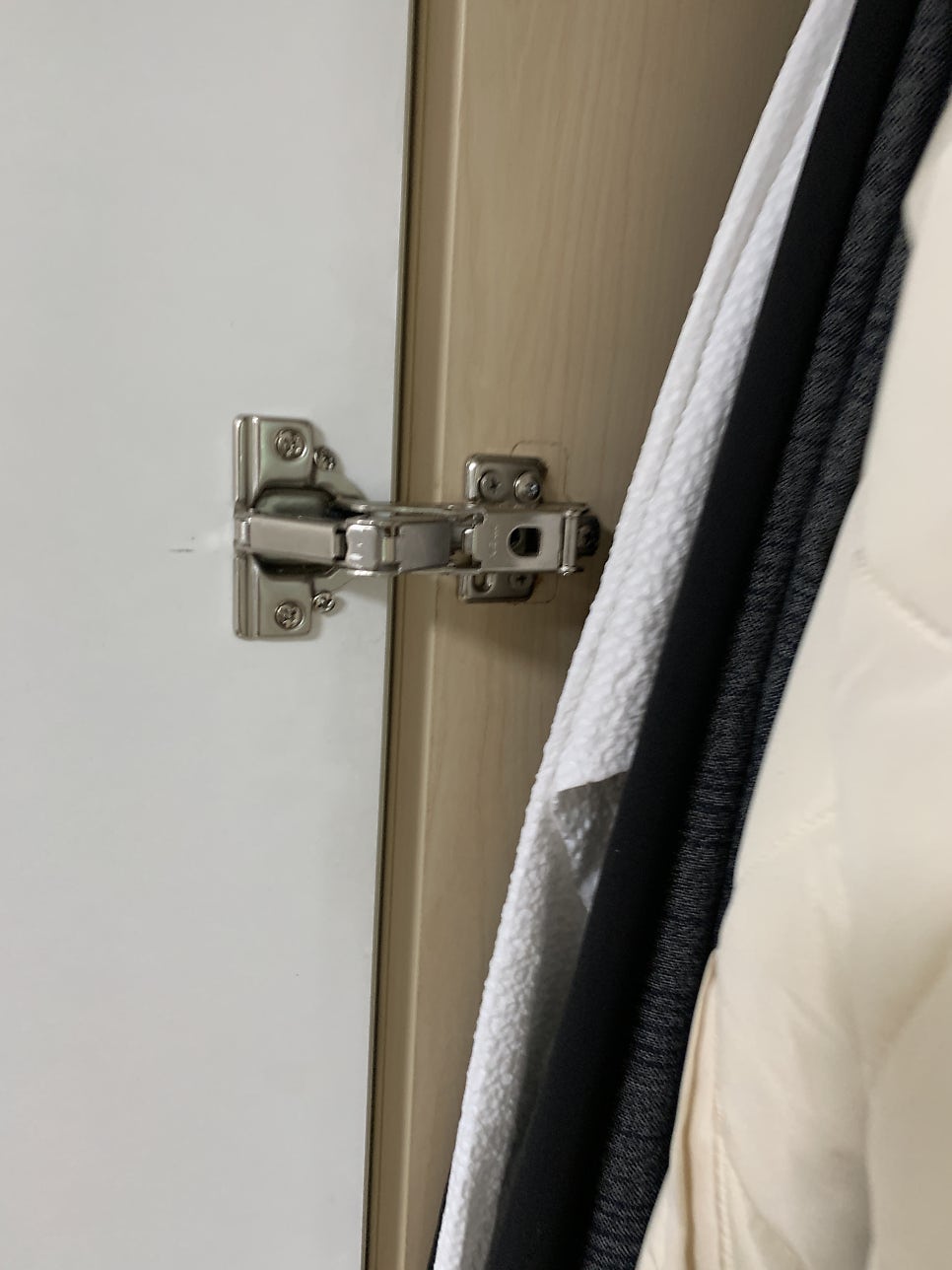 장농가구경첩 교체전문