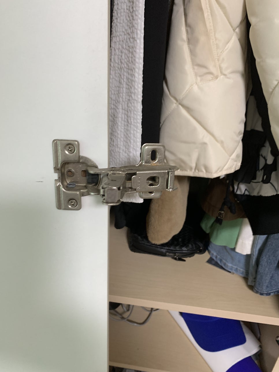 장농가구경첩 교체전문