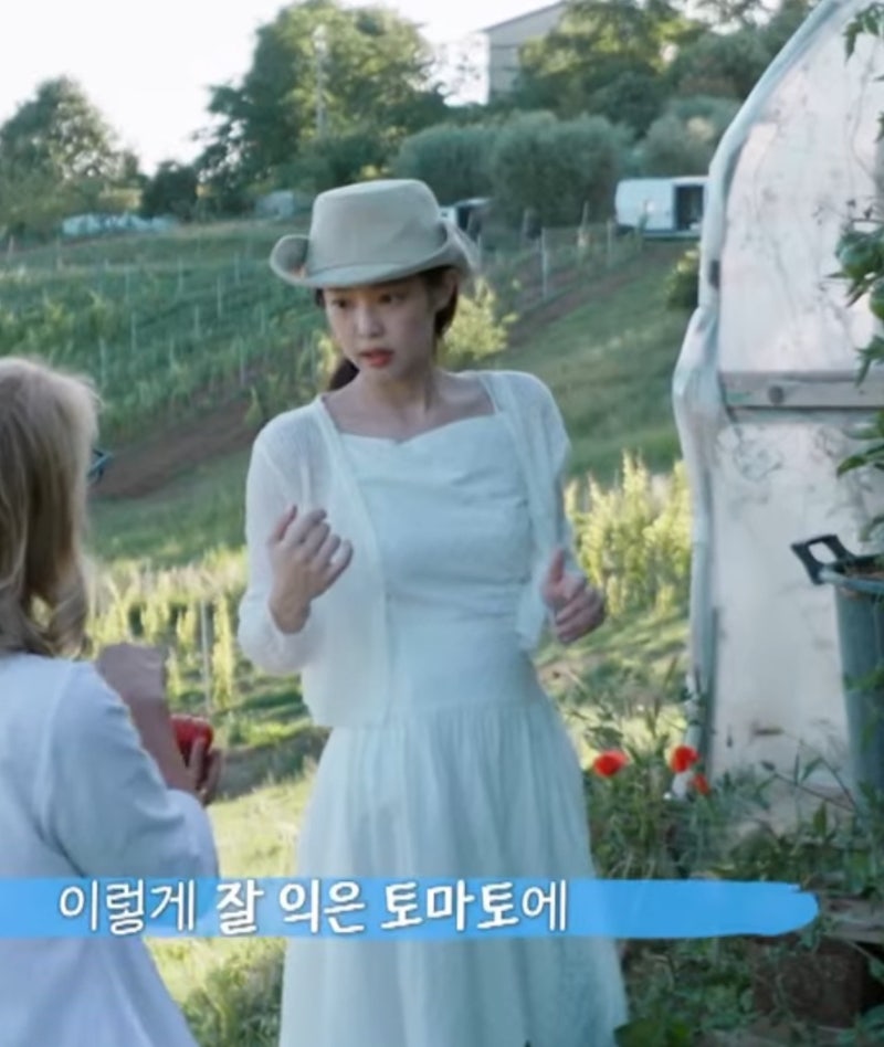 민박집 사장 제니? 마이네임이즈 가브리엘 시골소녀 옷 패션 너무예뻐!