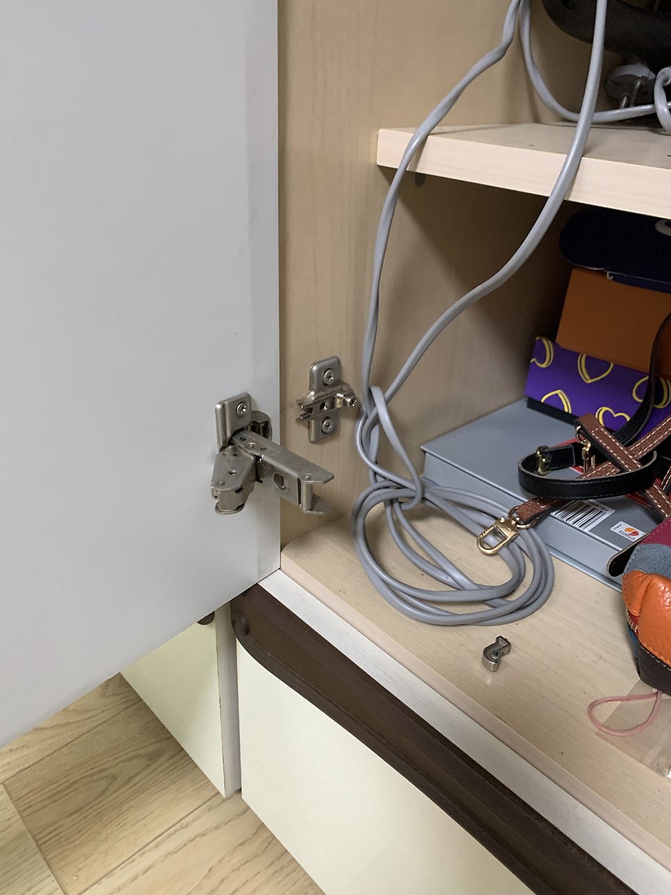 장농가구경첩 교체전문