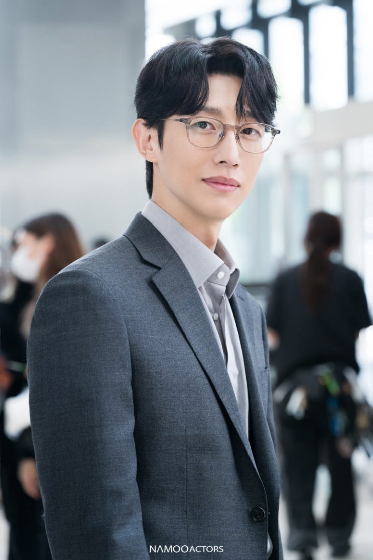<b>배우</b> 강기영 <b>두산</b>에서 첫<b>시구</b> 드라마 우영우 이상이 닮은꼴 형