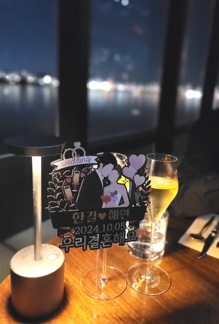  특별한 사람을 위해 특별한날을 꾸며주는 케이크토퍼 비비드레인