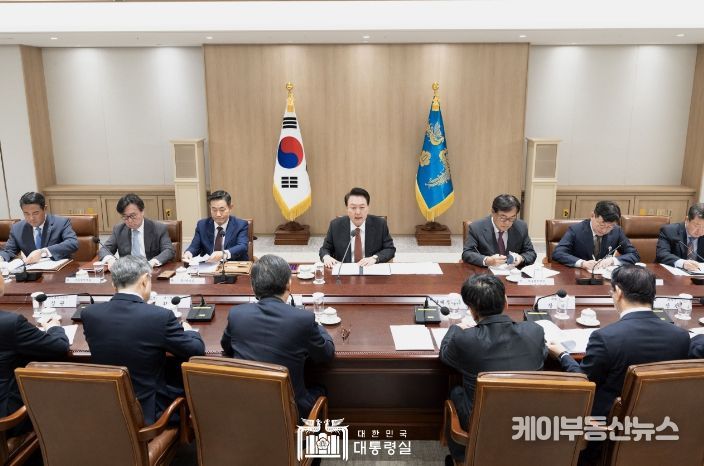 윤석열 <b>대통령</b>, 중동사태에 따른 긴급 <b>경제</b>·안보 점검회의