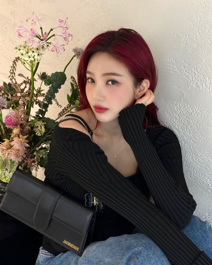 30대 여자 꾸안꾸 데일리백으로 프랑스 명품 디자이너 브랜드 자크뮈스 밤비노 숄더백 여성 가방 w. 조이