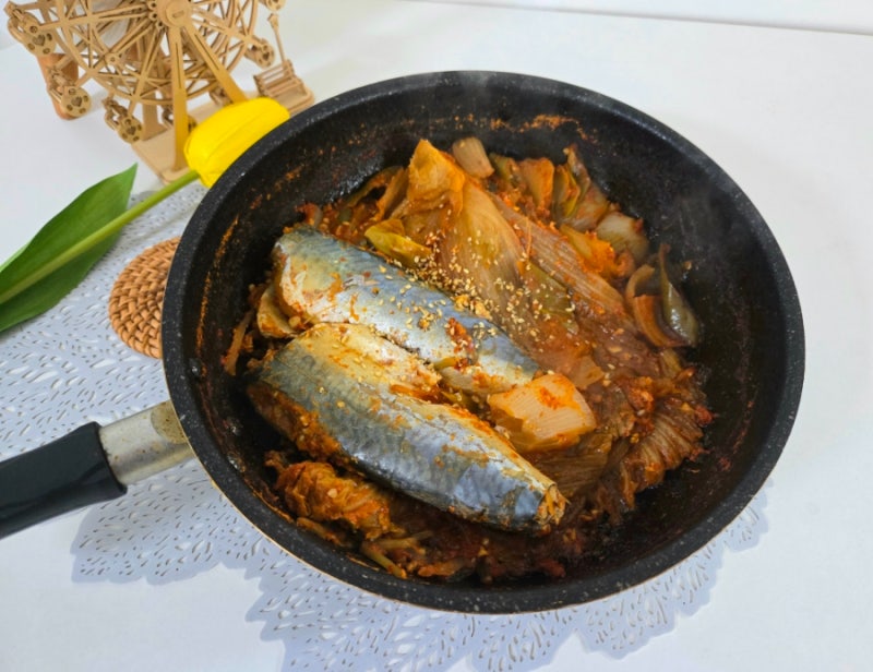 냉동 고등어 김치찜 레시피 요리 고기없는 묵은지 김치찜