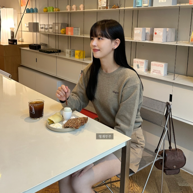  강한나 가을무드 스타일링 미니 백팩 어떤거?