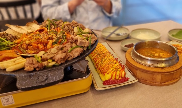  [교대역맛집] 식사는 물론 안주 메뉴도 훌륭한 한식프랜차이즈 우된장 교대본점의 우삼겹오징어 한판세트 후기.