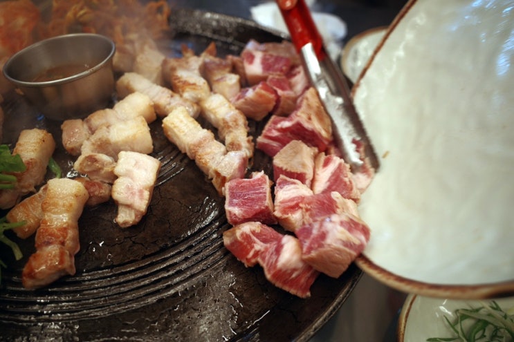 안산 사동 맛집 1인분에 만원, 극강의 가성비 삼겹살 추천 - 할매솥뚜껑삼겹살 안산사동점