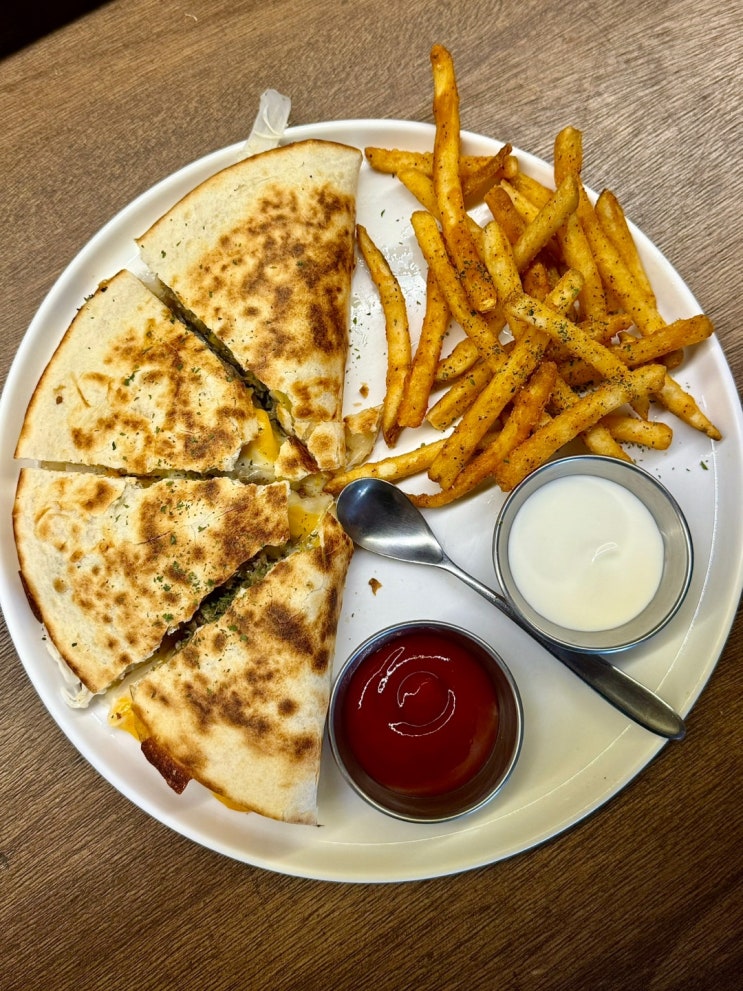  부산 전포 맛집 코지 COSY 웨이팅 퀘사디아 타코 전문점