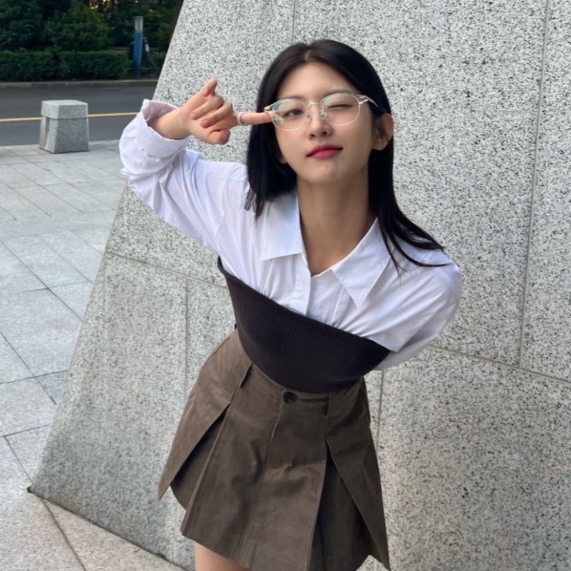 박세현 가을 OOTD 플라스틱 아일랜드 셔츠 니트 뷔스티에 찰떡이네