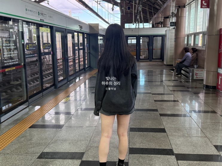 오로 클래식 세미 오버 데님셔츠 워시드블랙