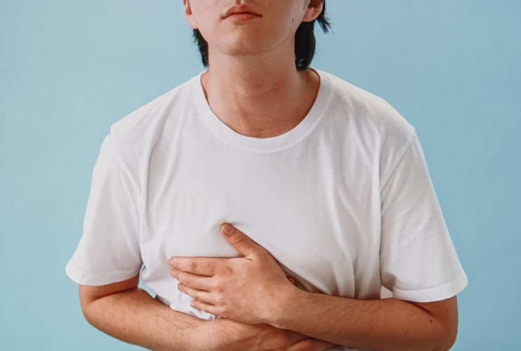  배가 살살 아파요 5가지는? 배 아플때 대처법 먹는 음식 및 지압 등