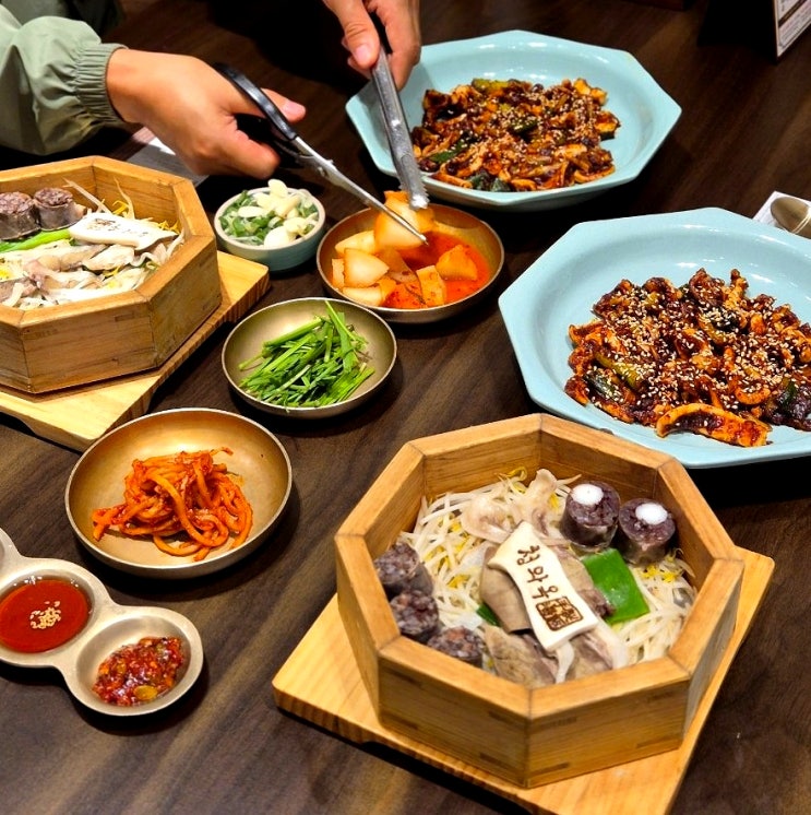  학동역 맛집 청와옥 푸짐한 편백정식 오징어볶음 강추