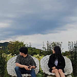 언리미트 후리스로 코디로 완벽한 가을 산책 데이트