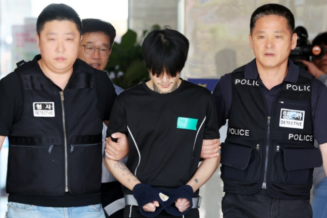 <b>순천</b> 여고생 살해범 <b>박대성</b>, 구속<b>송치</b> ‘범행 기억 여부’ 묻자... 