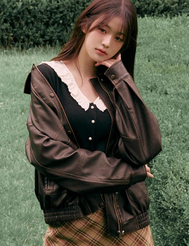  가을 빈티지룩의 매력을 더해줄 로라로라 신상 비건 레더 가죽 여자 자켓 코디 추천 w. 장원영